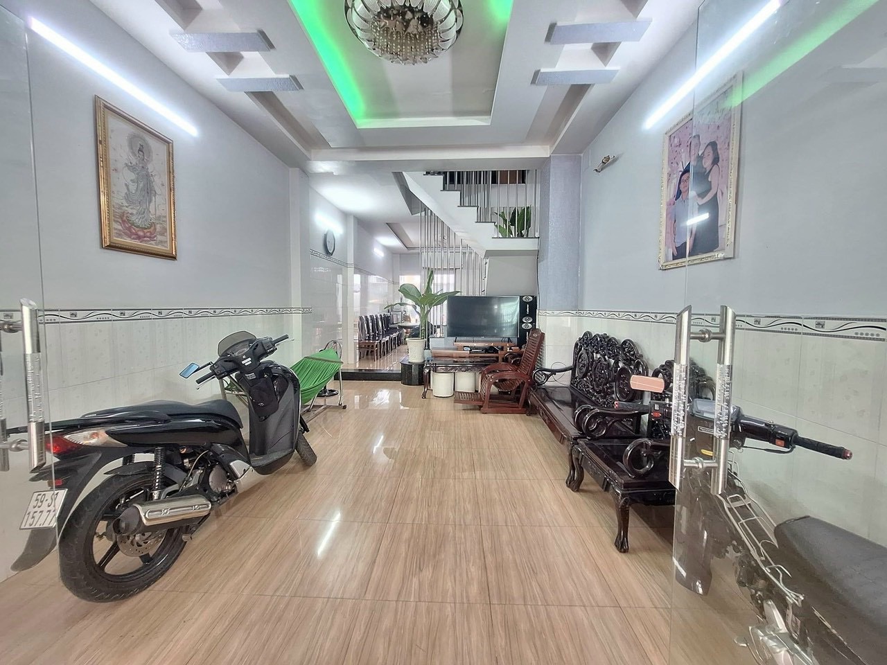 z5077095656404_f37d08f8a0f17c2245e00bd15a4f1f6d