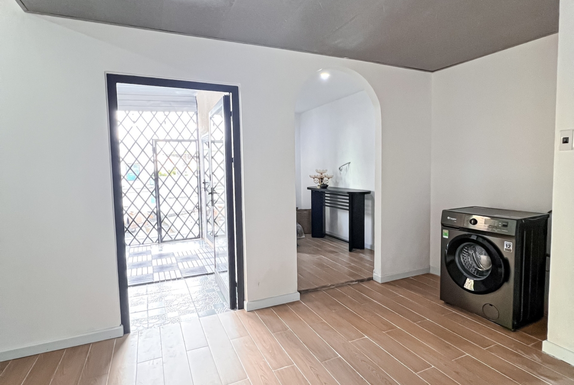 z5077342885536_4dbbe9f8f46d1b267659bf605780ee8d (1)