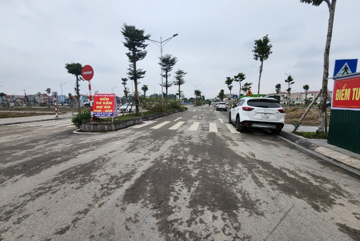 z5116229800125_2468ec548a51872cad1599bc49936805