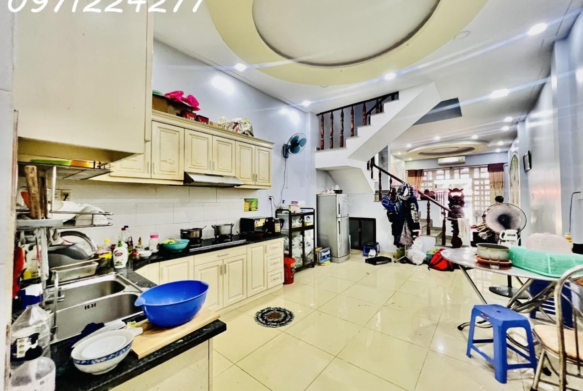 z5117006404984_01a2f3c2538e7b6d4e3c7619a8cc9fce