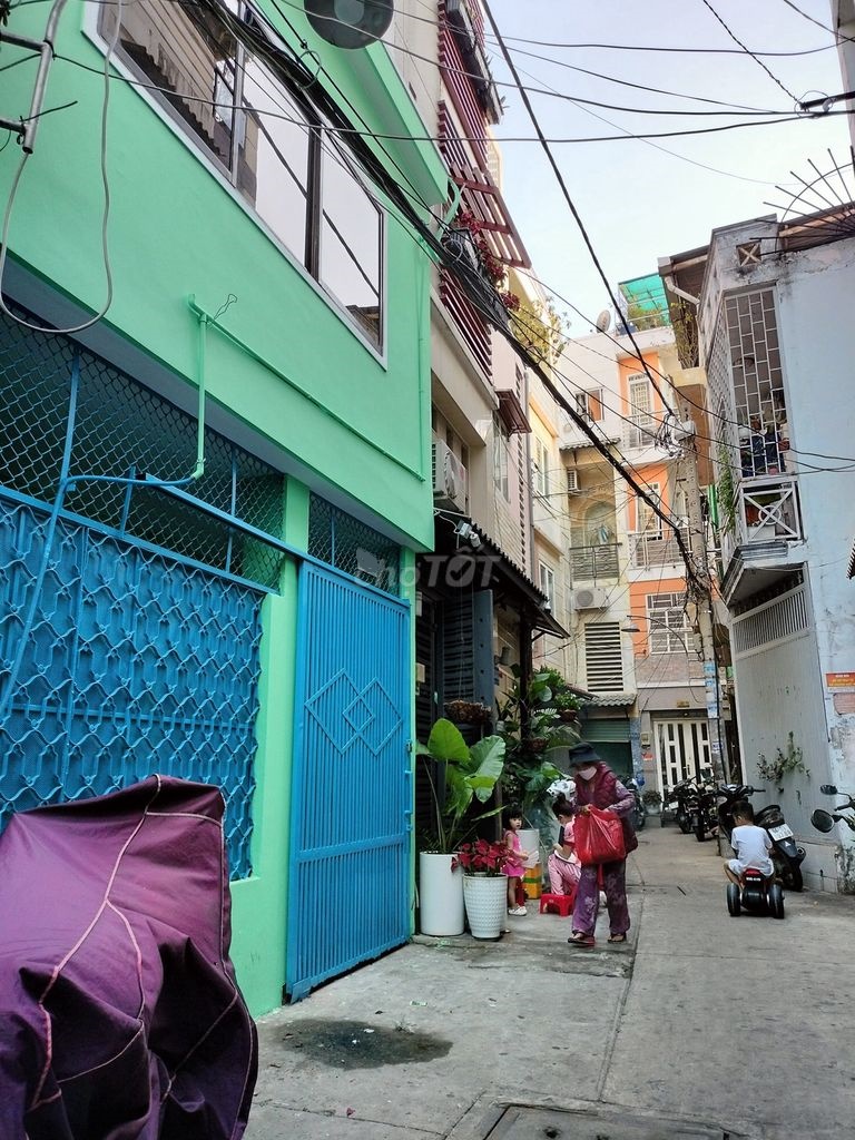 6a3a3217f6f405e9fa95054a46958f7b-2863155921435929888