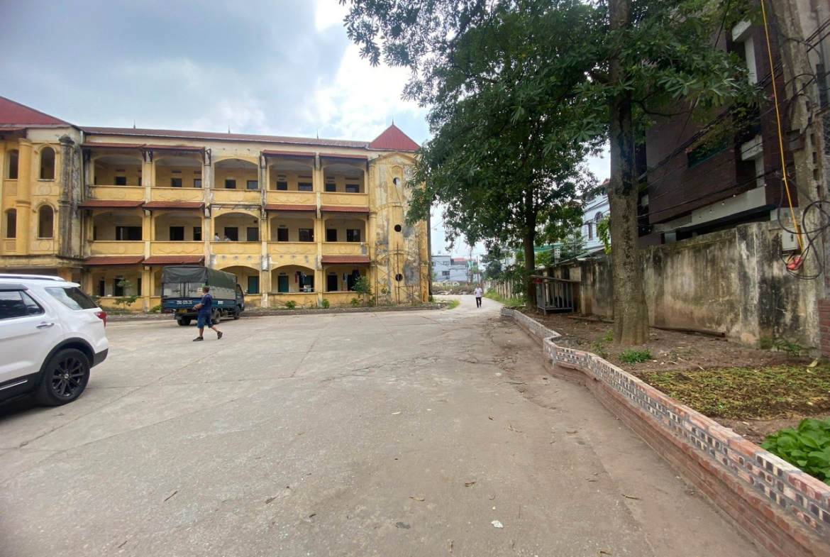 Nha pho Ha Huy Tap-2