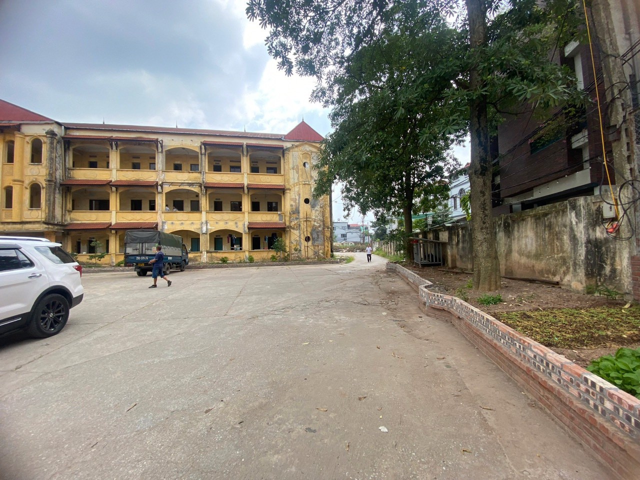 Nha pho Ha Huy Tap-2