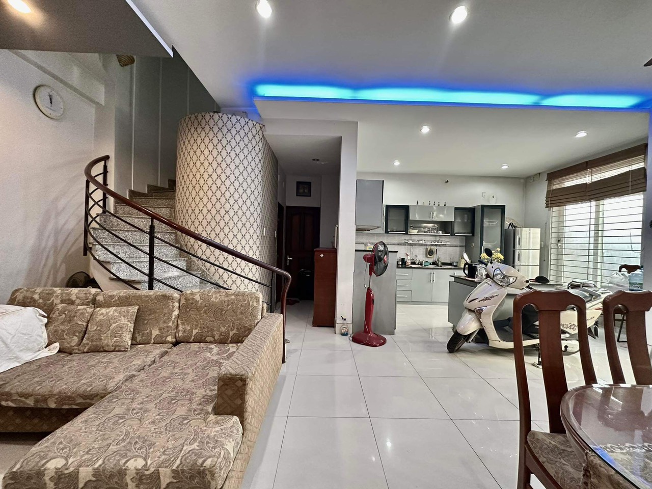 z5130626758810_6947ad54c88841485cbc954ecc4a4b54