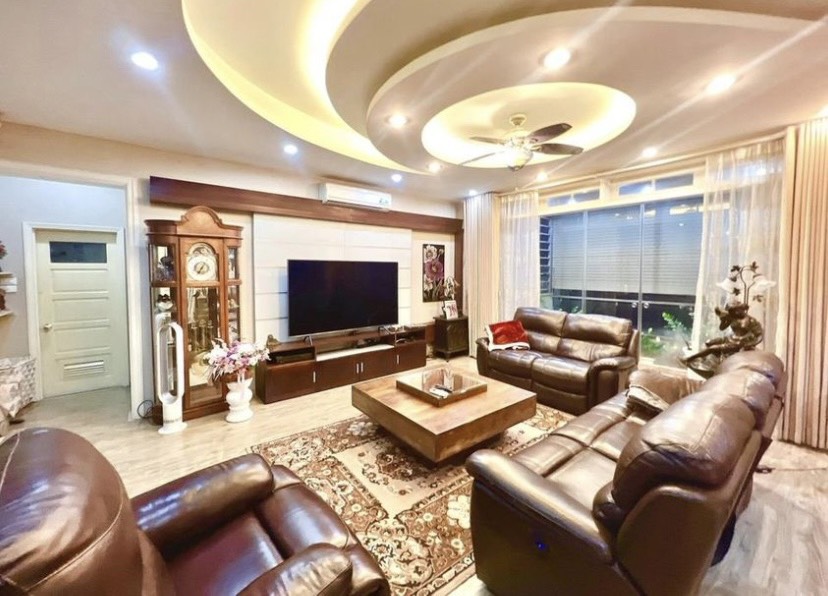 z5267577048654_8cb9d55856704edec5615827db1e1994