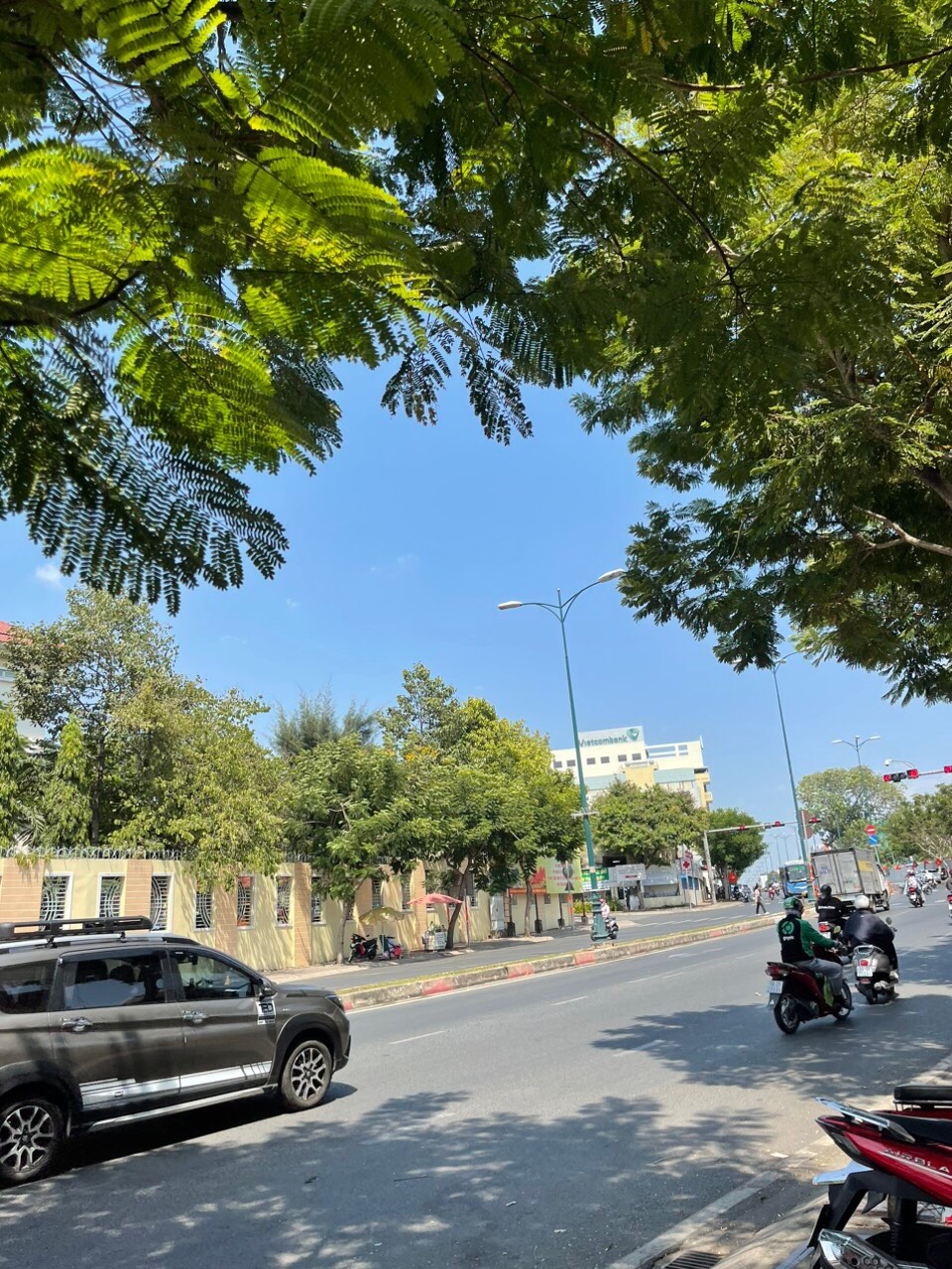 z5273811638985_826c7df8c86a955f5247271b996bf45b