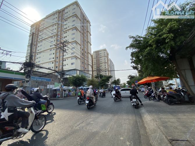 013893540-0812-ban-nha-mat-tien-ho-chi-minh-chinh-chu