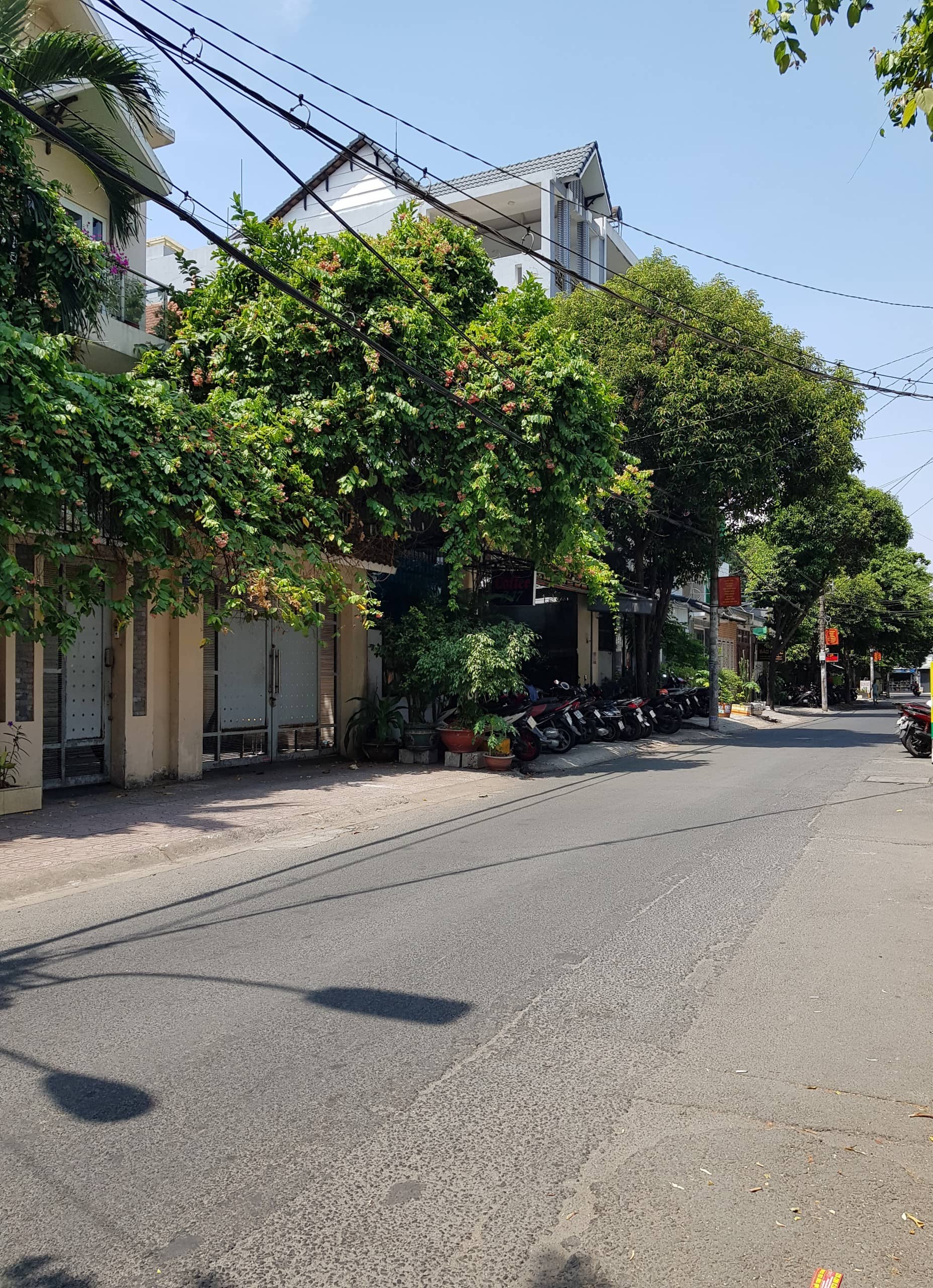 ban-dat-hem-xe-hoi-le-duc-tho-2-0964364745-min