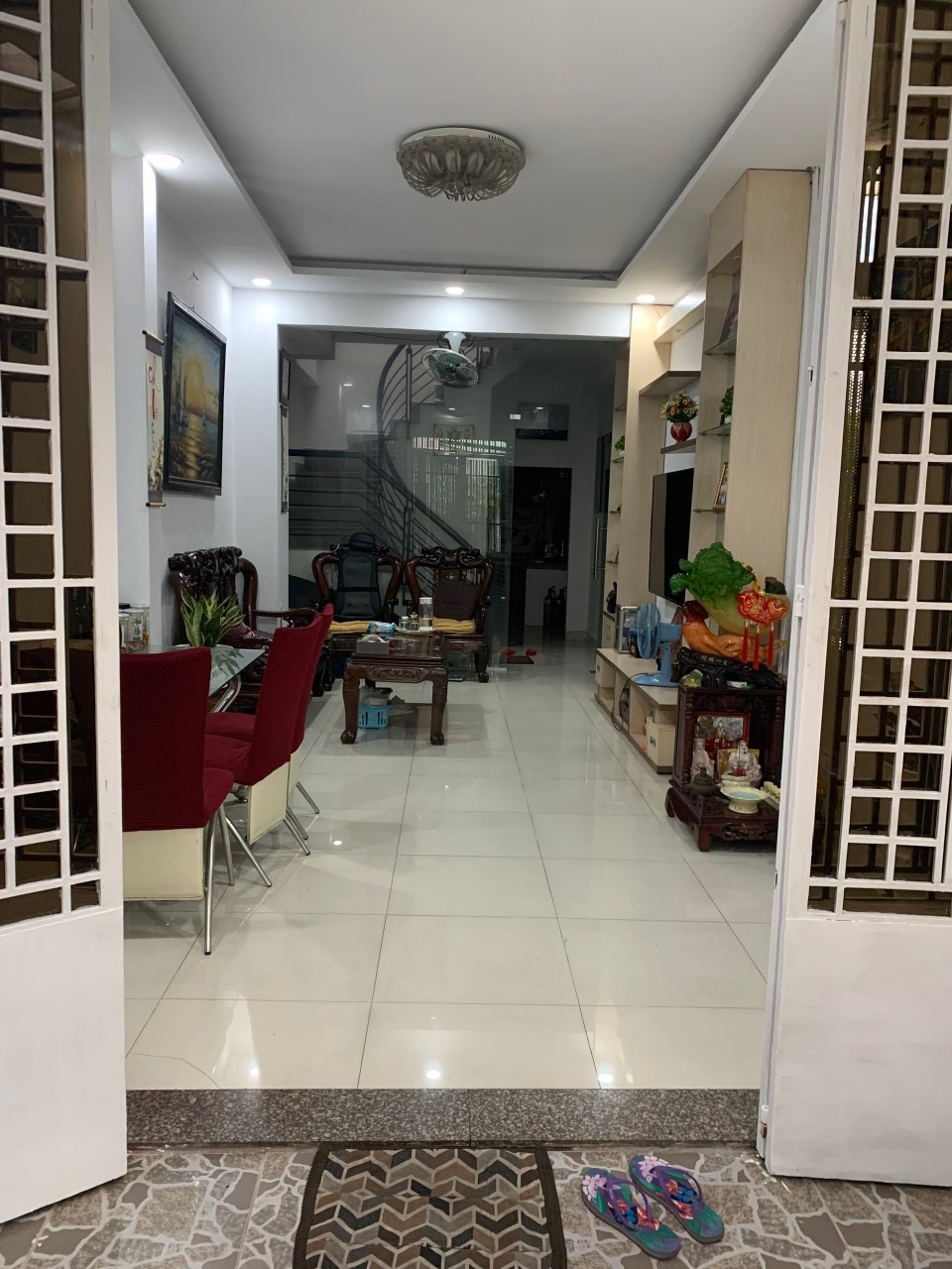 ban-nha-quan-11-duong-le-dai-hanh-nha-duoi-8-ty-hem-xe-hoi