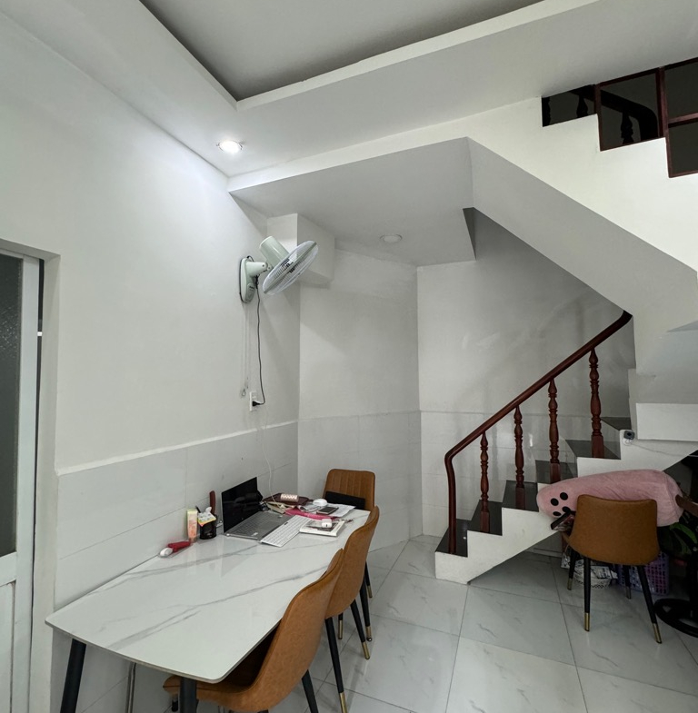 ku7-1E0ED5A5-luzajpus_7_luzajq0a