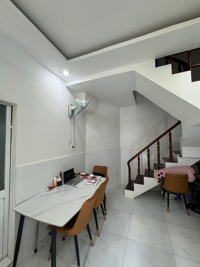 ku7-1E0ED5A5-luzajpus_7_luzajq0a