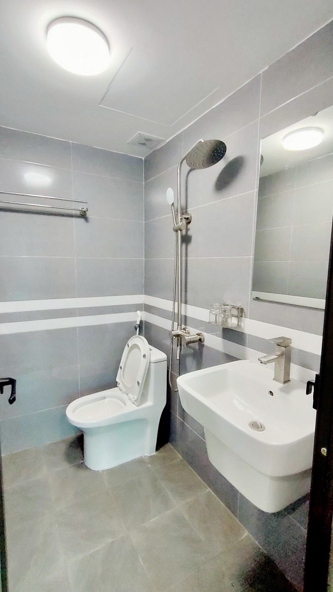 z5211302679357_76814a38c49ff0a969f4999d38110f79