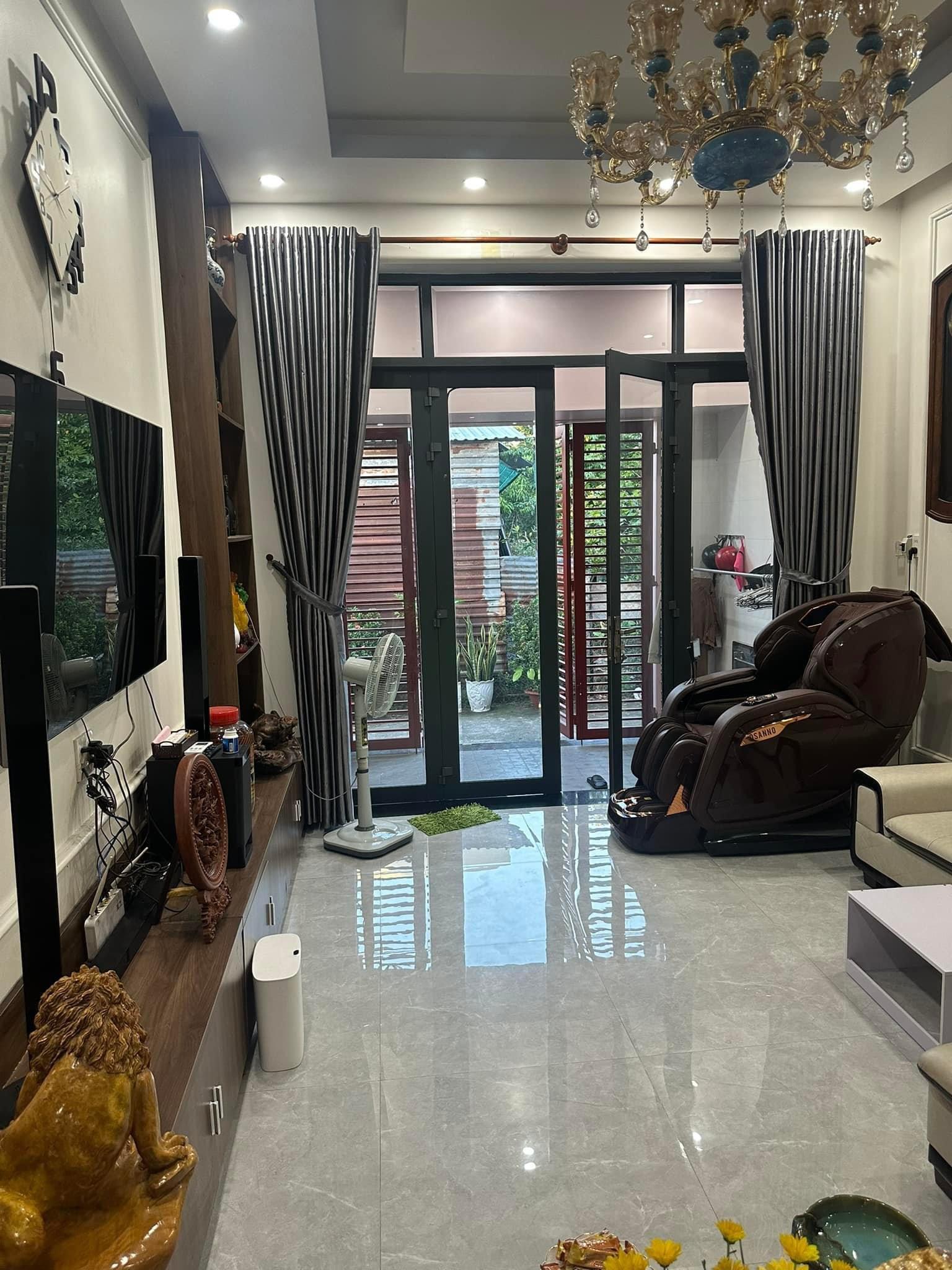 z5353801739805_15e3675795436012b81cd6bfe2a13126