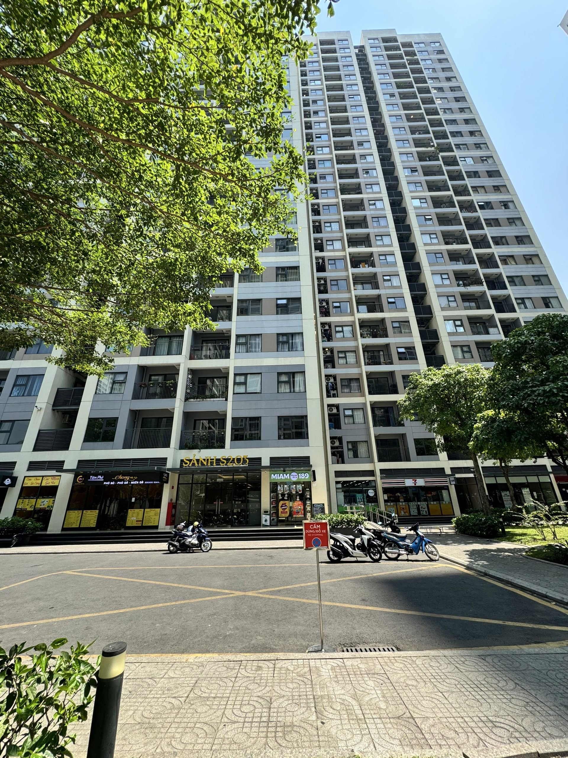 z5361999840220_6efc429b4a8a2a70025087b01c863fc1