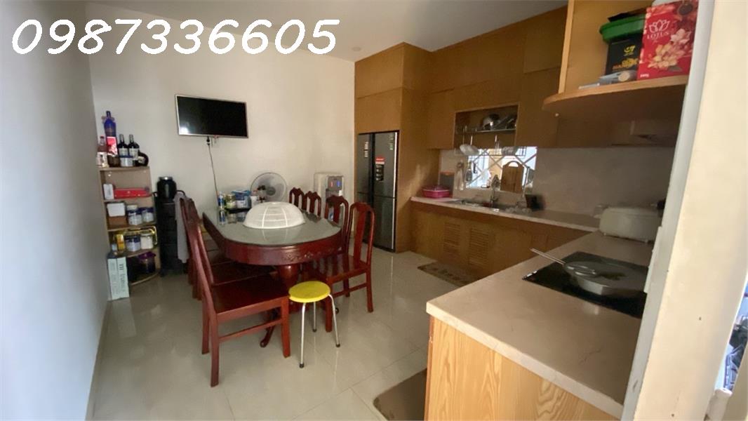 11r8-4DB055B7-lvnvyl80_12_lvnvylh3