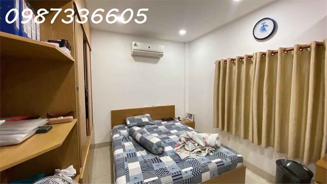 11r8-4DB055B7-lvnvyl80_9_lvnvyle4