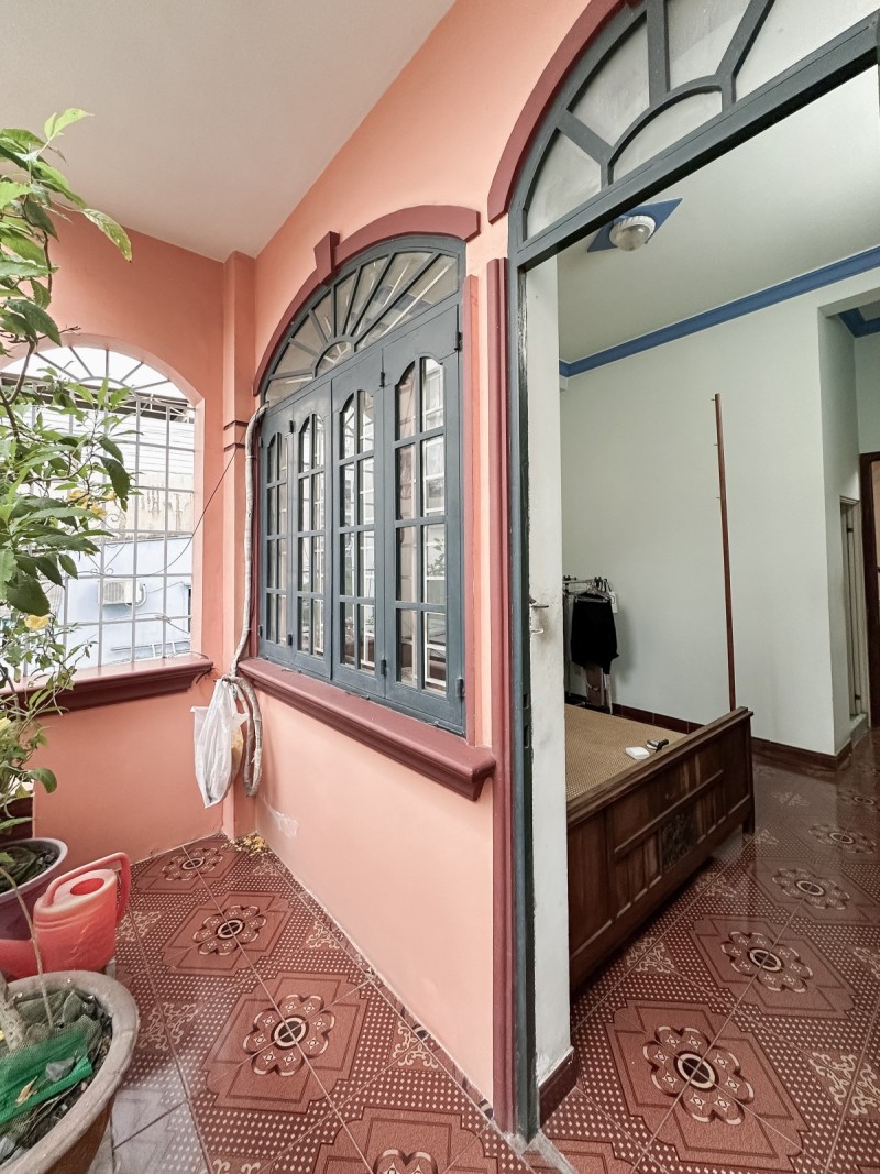 BAN NHA PHU NHUAN NHIEU TU (1)