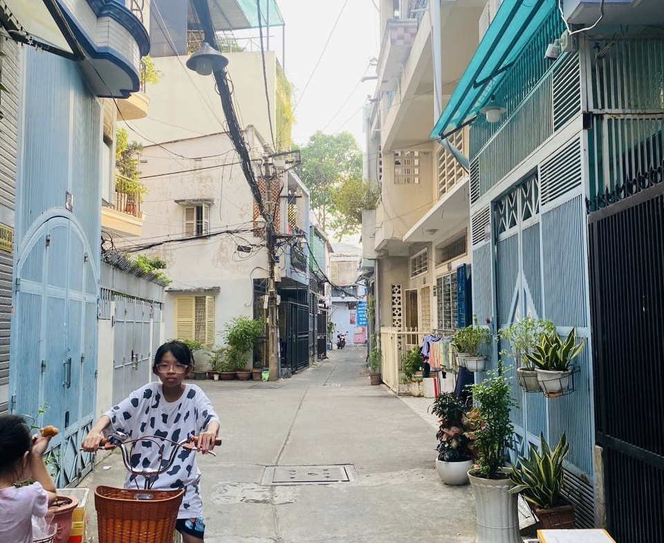 ban-nha-quan-tan-binh-duong-pham-van-hai-hem-xe-hoi