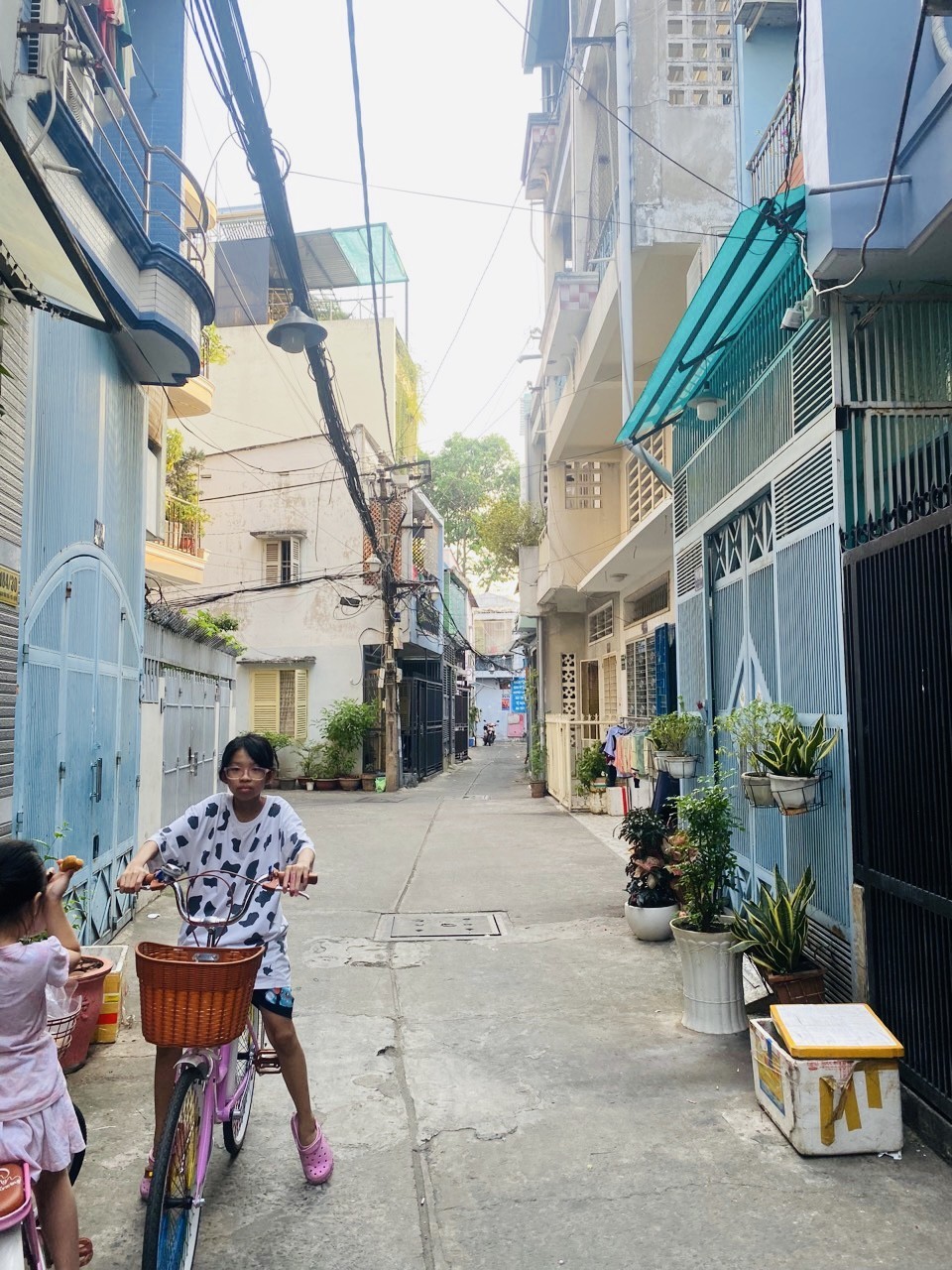 ban-nha-quan-tan-binh-duong-pham-van-hai-hem-xe-hoi