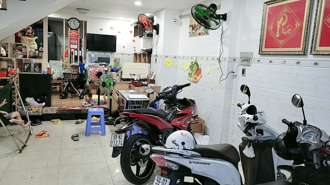 ban-nha-quan-tan-phu-duong-tan-ky-tan-quy-hem-nhua-6m