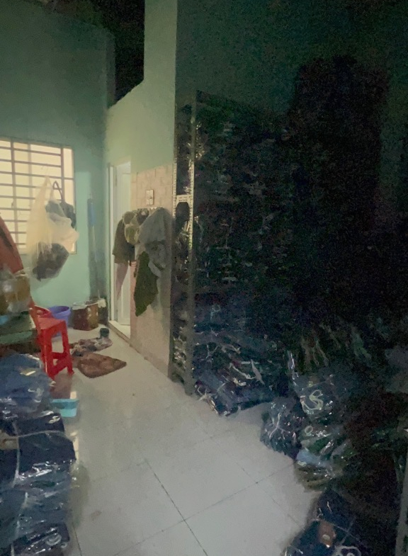 iny-64906E3F-luxytqla_12_luxytqy1