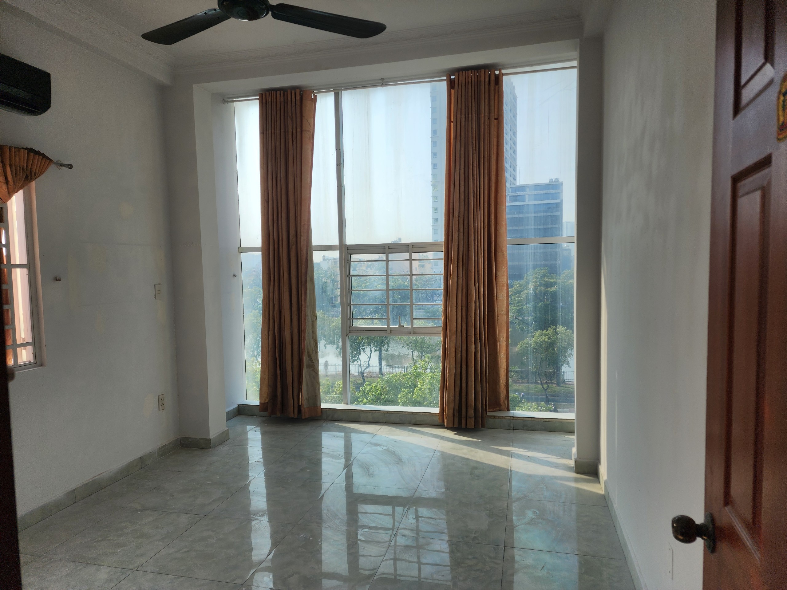 z5340447037489_1ac11ea3fe94ebed6819d5e4d418e916