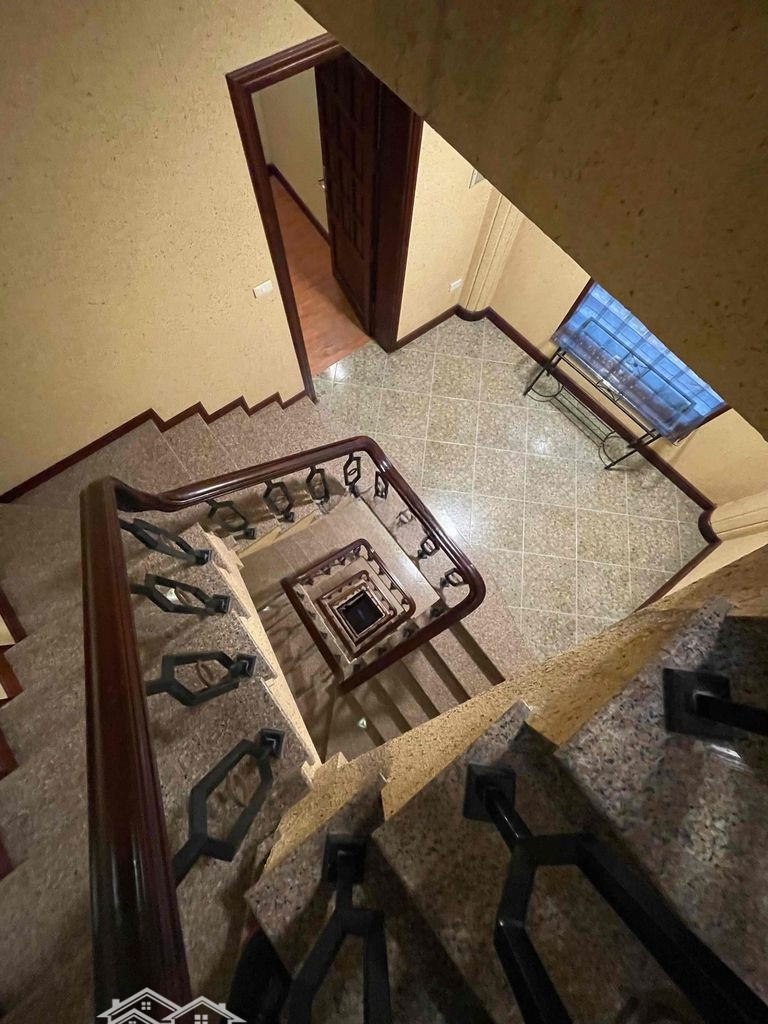 z5360739967736_77d25c184e8bd6b9d6ceee81716ab60e