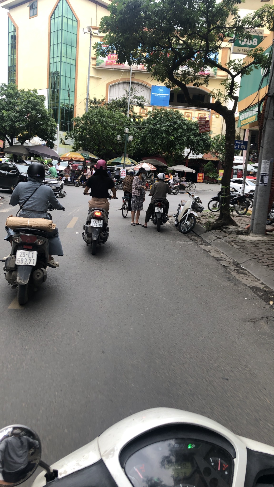 z5460915937568_0af5cdda74b69206050c897145572a89