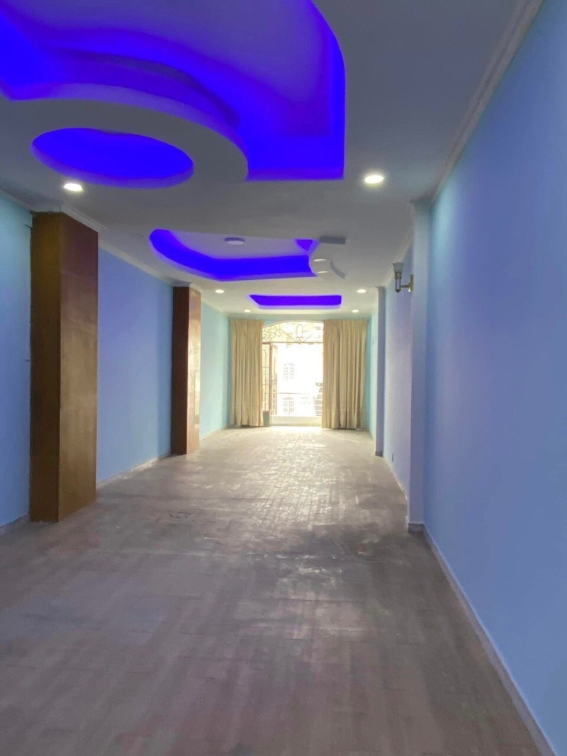 Nha mat tien Cong Hoa ban gap gia tot 2