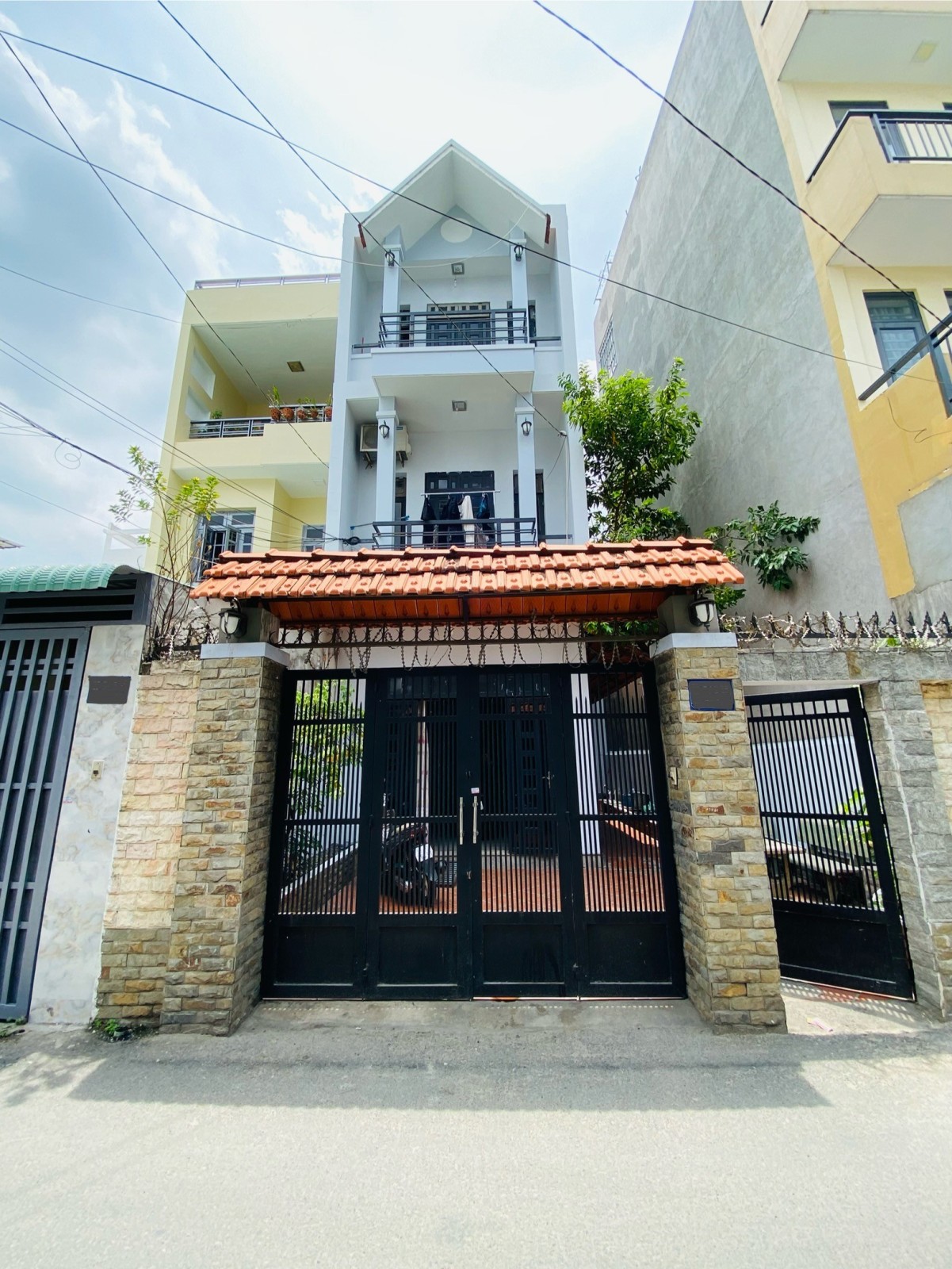 ban-nha-hem-xe-hoi-phan-huy-ich-1-0964364745