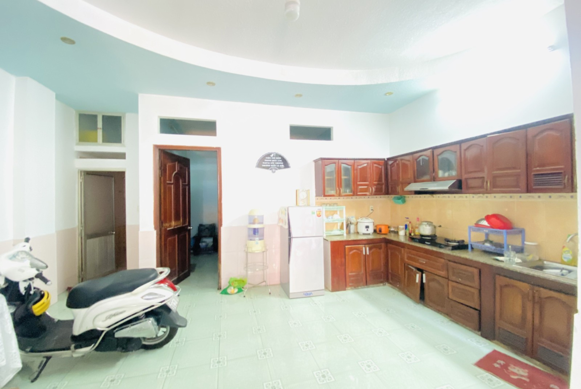 ban-nha-hem-xe-hoi-phan-huy-ich-3-0964364745