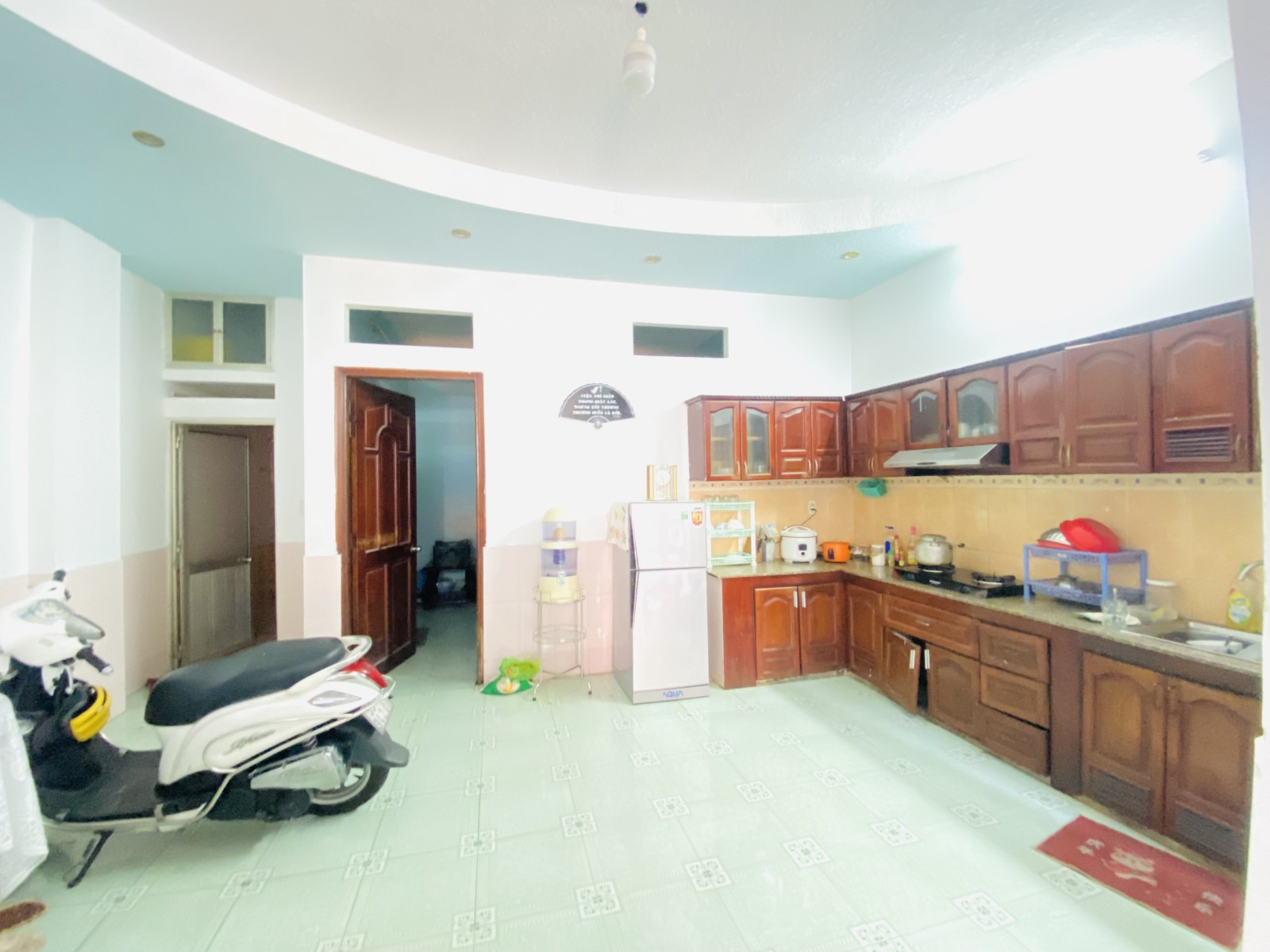 ban-nha-hem-xe-hoi-phan-huy-ich-3-0964364745