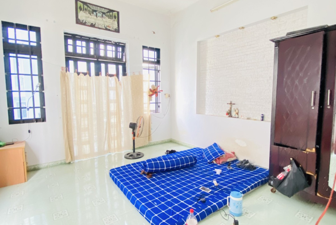 ban-nha-hem-xe-hoi-phan-huy-ich-4-0964364745