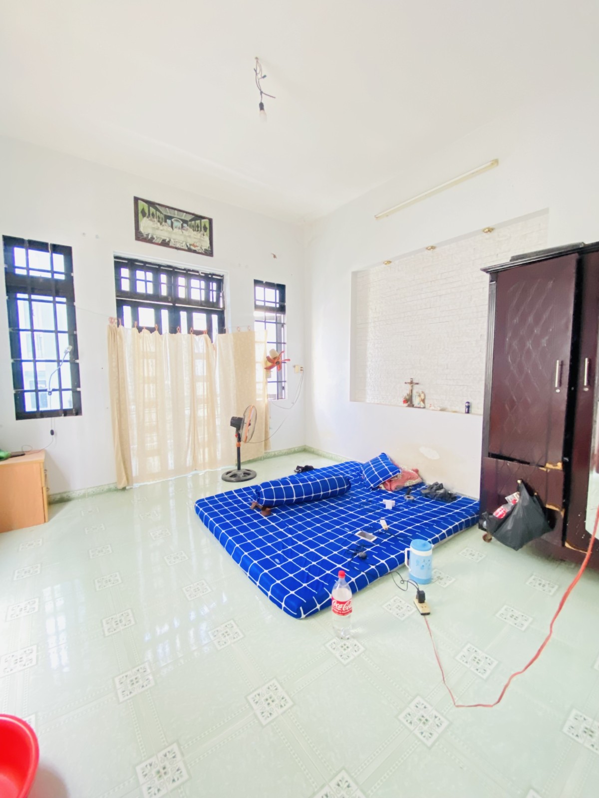 ban-nha-hem-xe-hoi-phan-huy-ich-4-0964364745