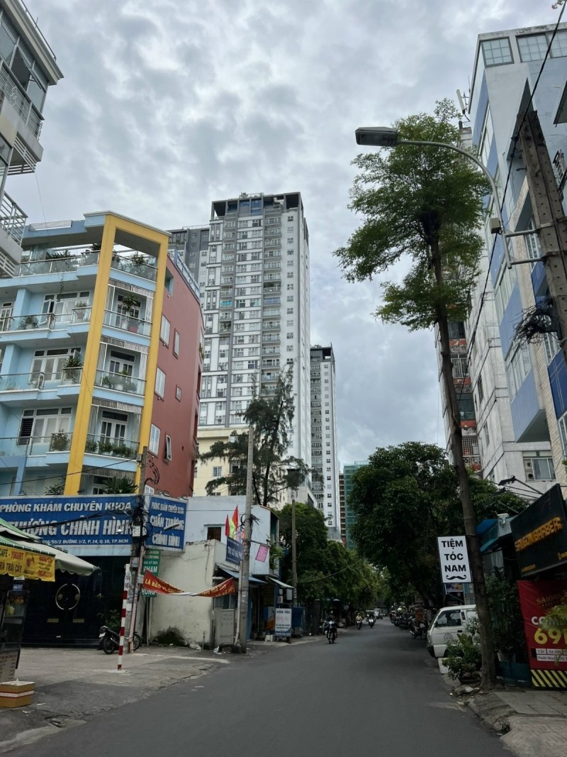 ban-nha-quan-10-duong-3-thang-2-can-ho-dich-vu-phuong-13-hem-xe-hoi