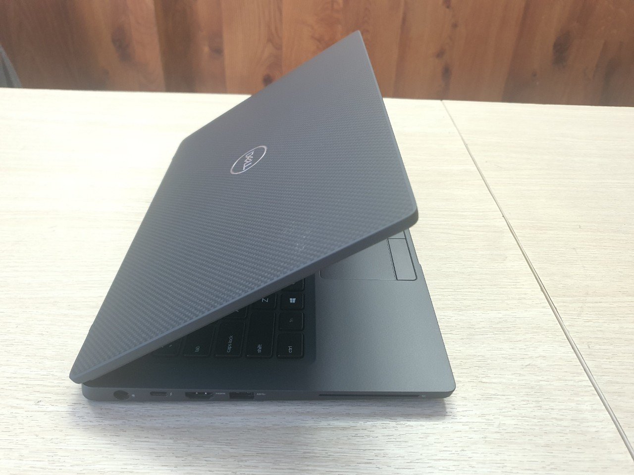 dell-latitude-7300-i7-gen8-ram-8g-ssd-256g-man-hinh-13.3-inch-lenguyenpc-3