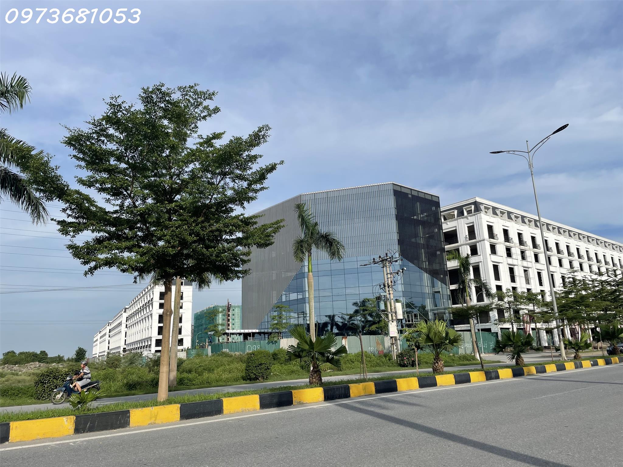 z5533566811219_043457c988d497e45fc4f2b0ca51929e