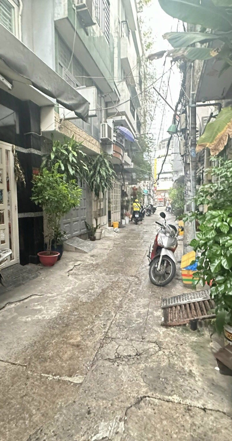 z5569186983750_994040a536aba384875d4903319aeb4b