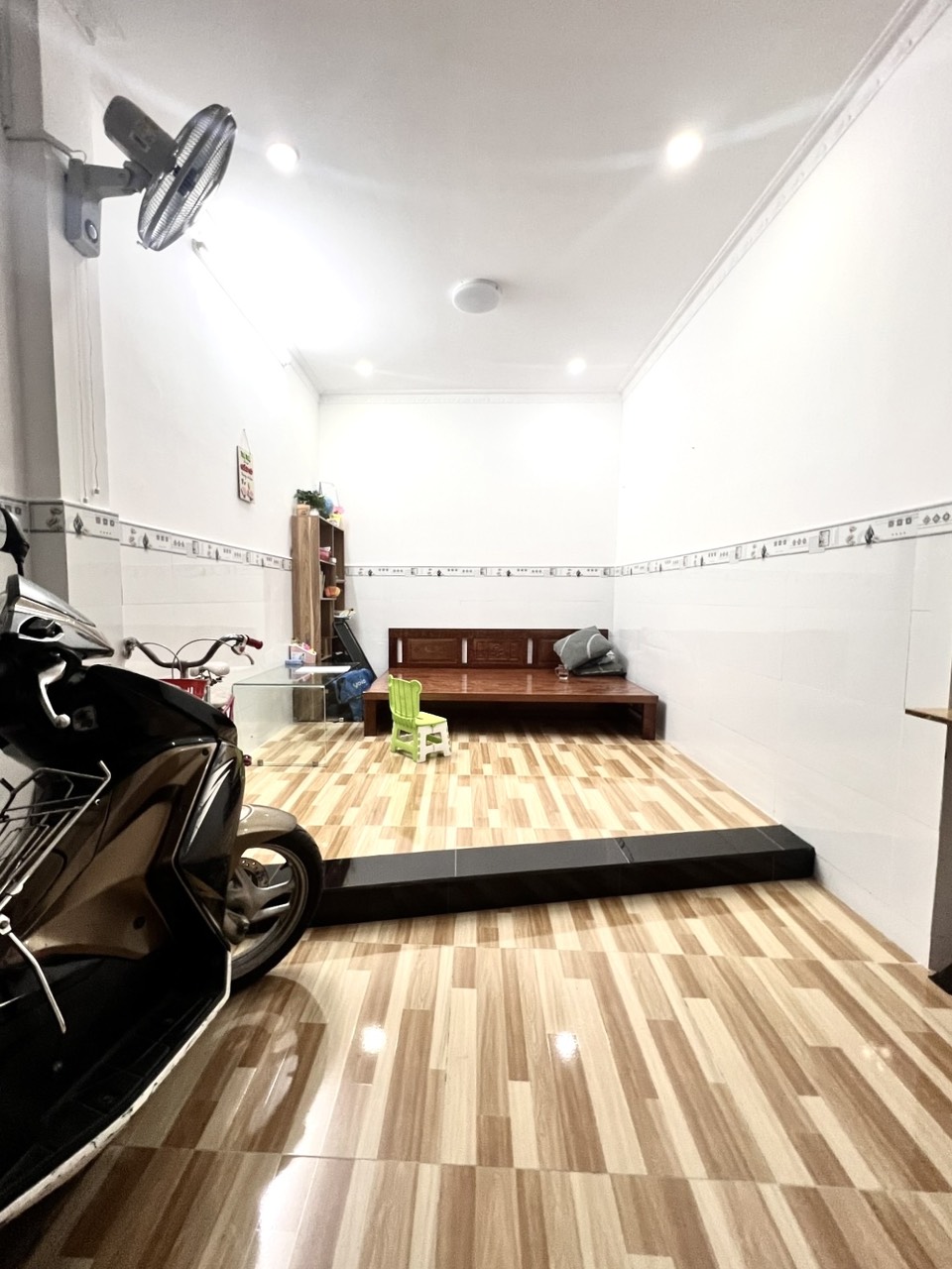 z5573587765703_203ab7ebd052a6c0aa5e2229e50600ab