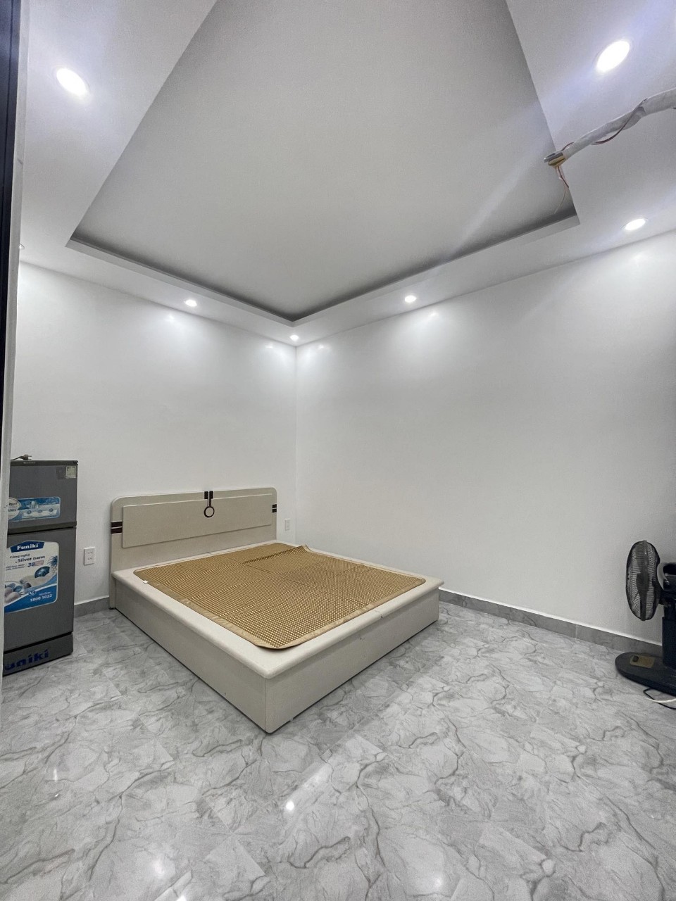 z5576387820093_fd154b4b3c4c4eca5694c0438e95d2a3