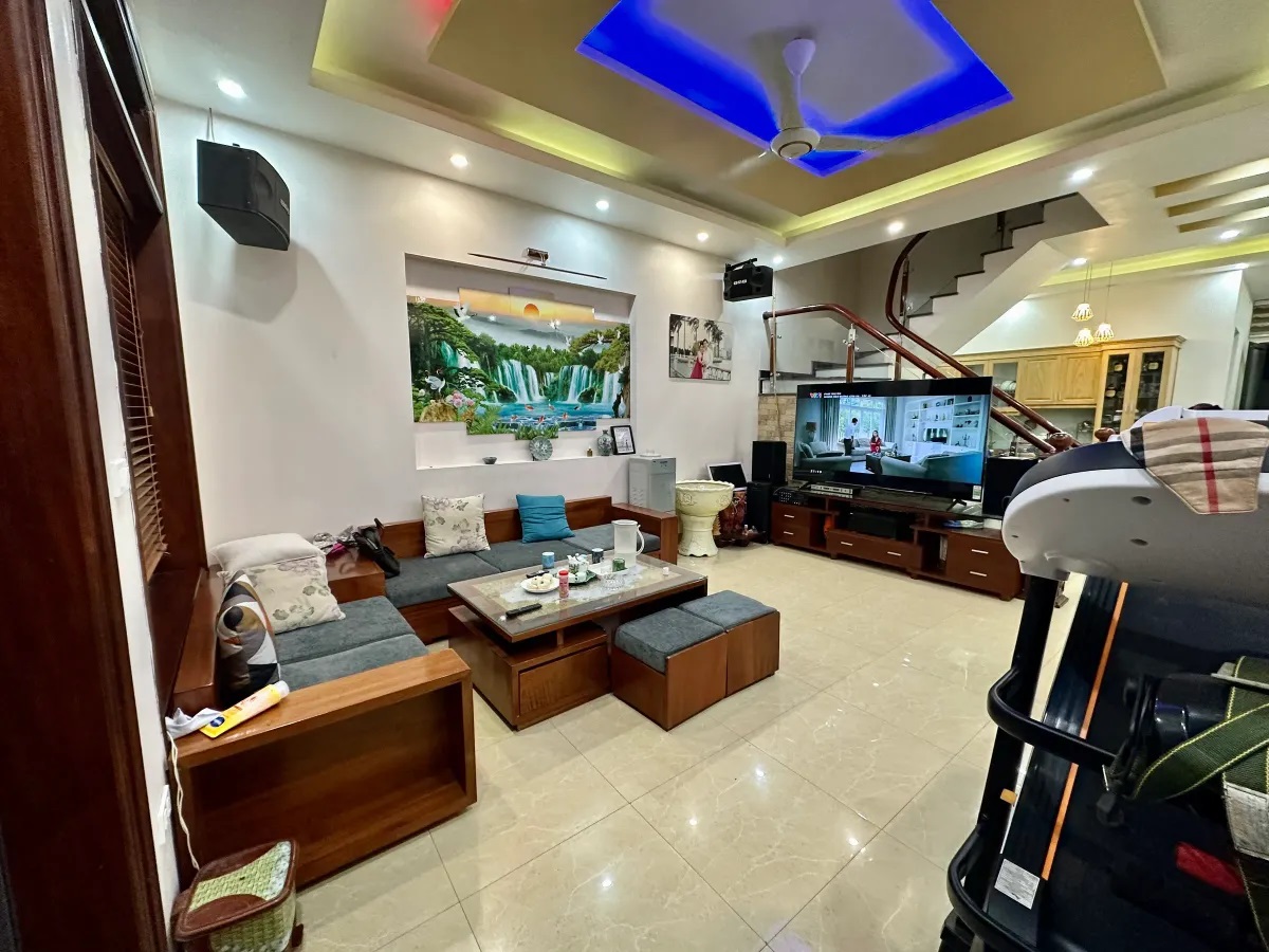 335.28.8.10B An Duong Vuong