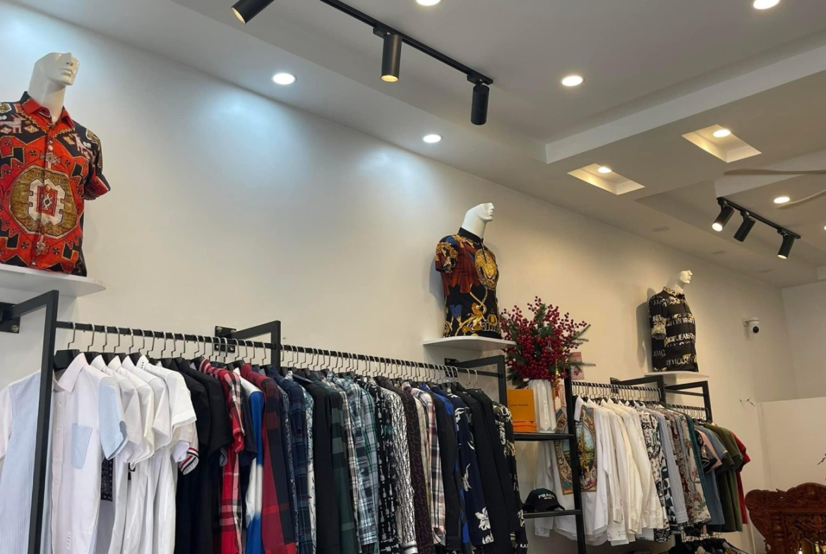 452637344_2614541175401684_881720205426325816_n-1300×975