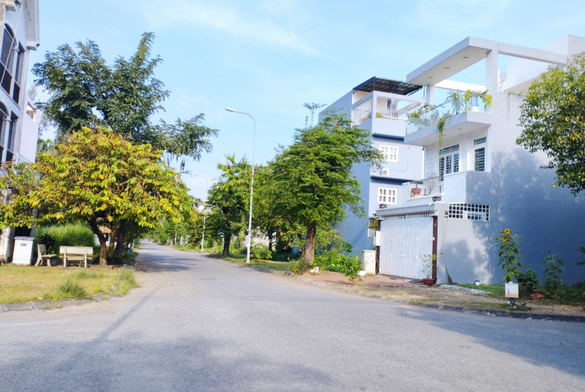 Ban-dat-nen-Nam-Long-Q9-Hinh-Nam-Long-13