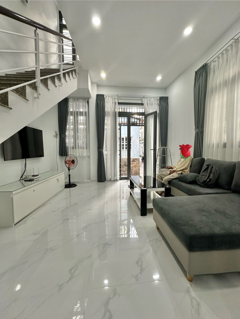 ban-nha-duong-le-van-sy-quan-3-hem-xe-hoi