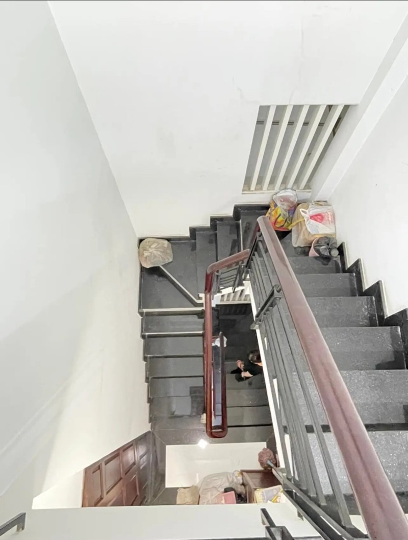 ban-nha-quan-10-duong-3-thang-2-4 tang-duoi-8 ty