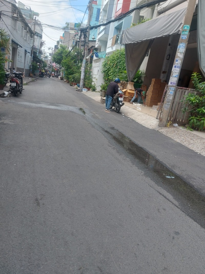 ban-nha-quan-11-duong-le-thi-bach-cat-nha-duc-be-tong-cot-thep-hem-xe-hoi