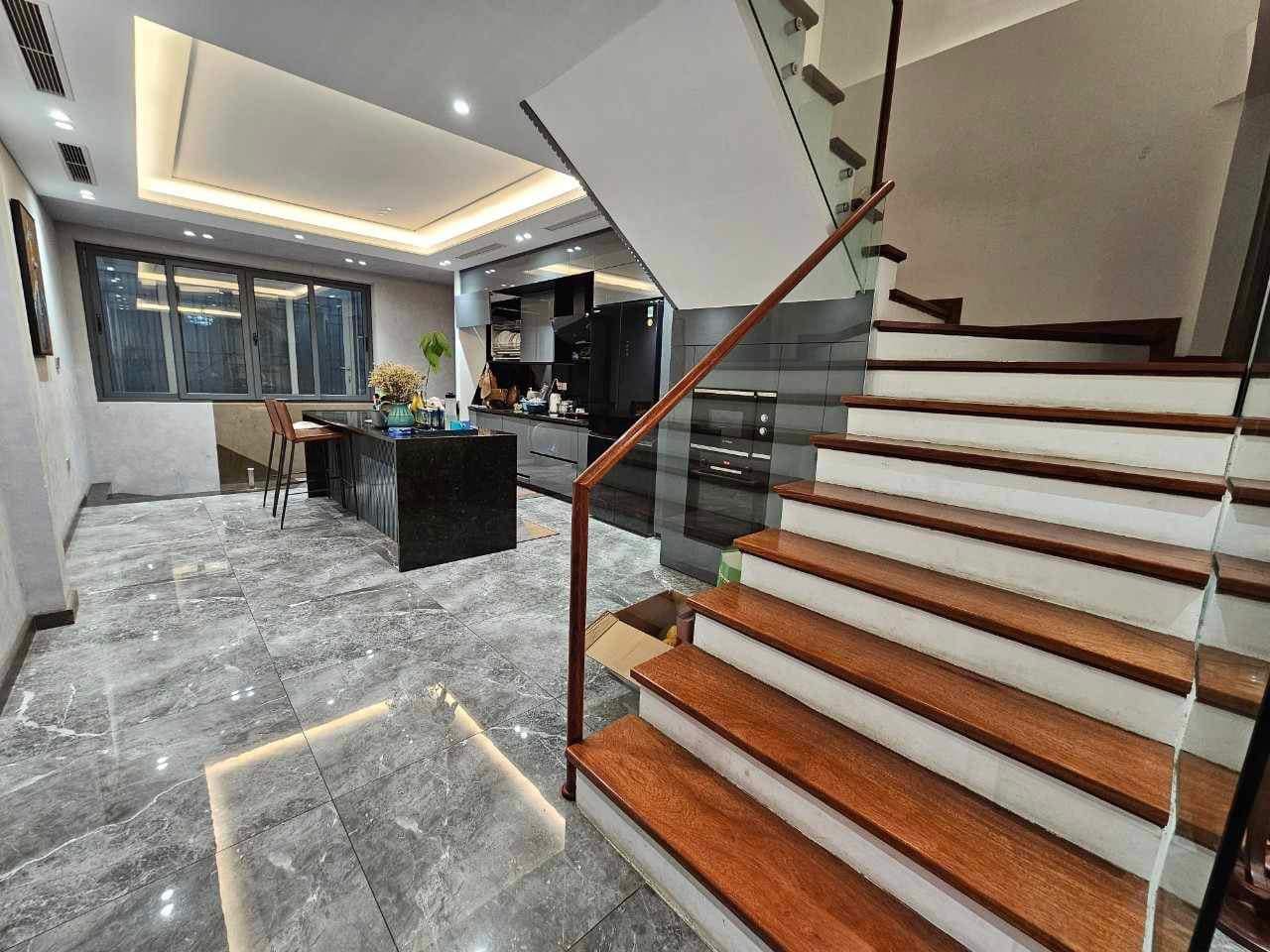 cho_thue_MBKD_nguyen_van_loc (6)