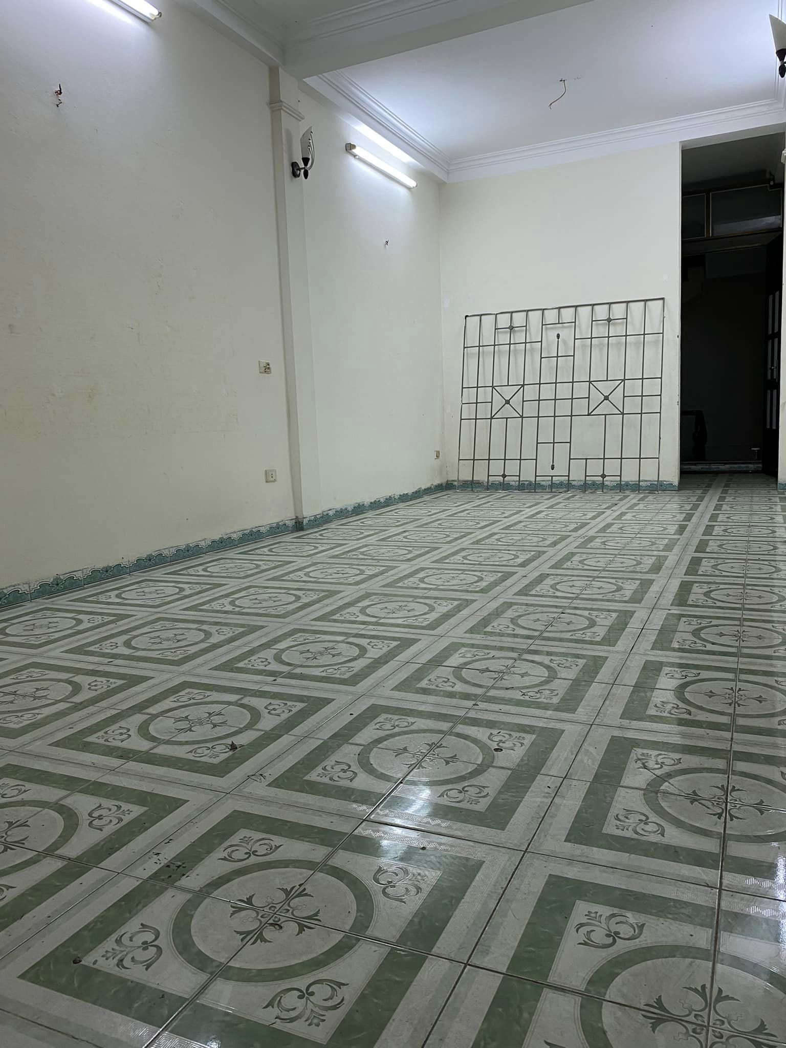 cho_thue_nha_mat_pho_trang_khat_chan (4)