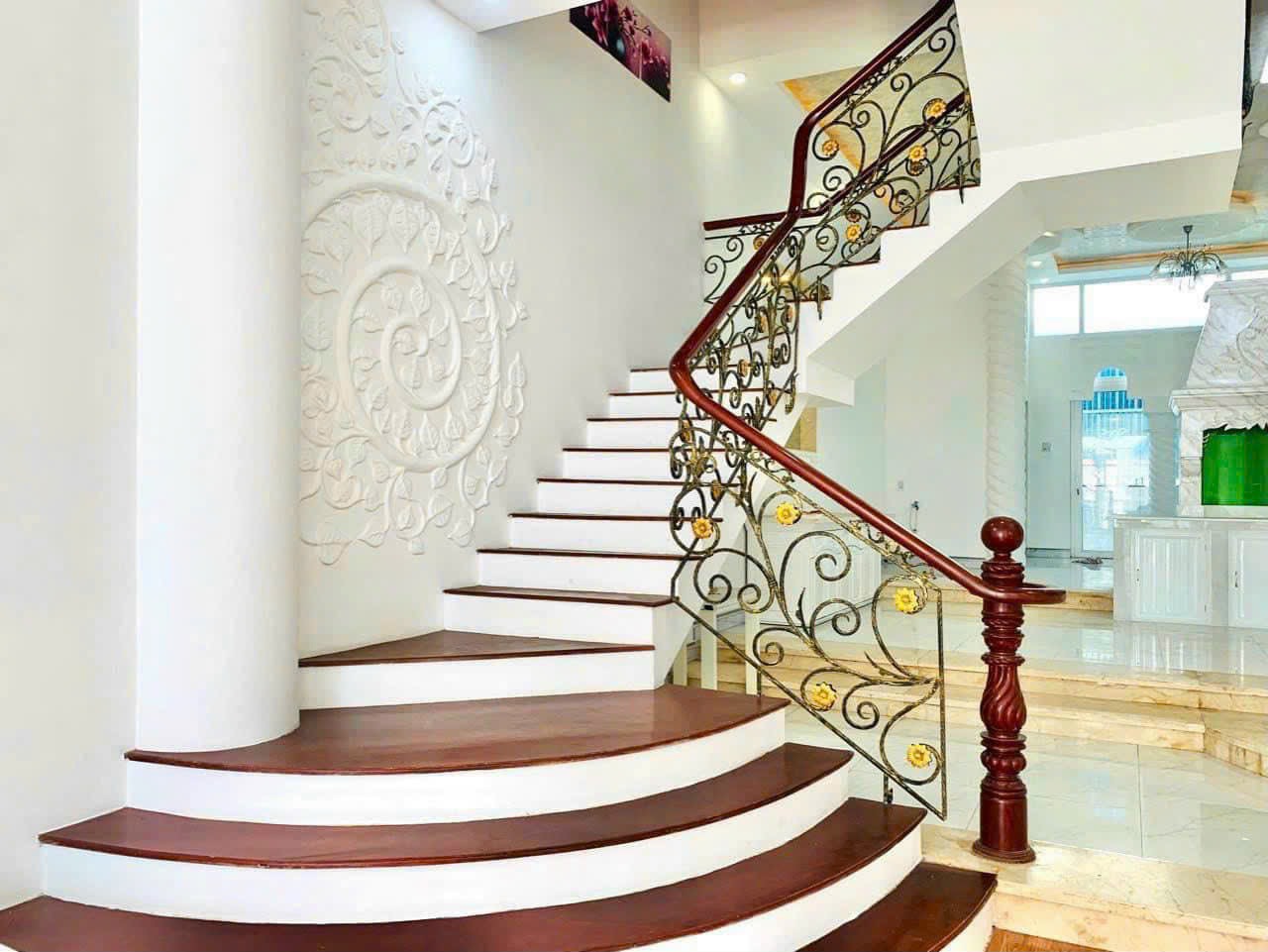 z5594987344845_413d299e651d9a3fb7c40806d662f1b8