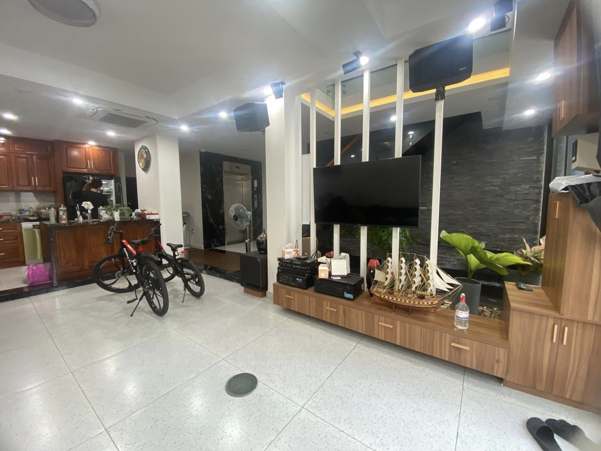 z5608943894267_e4d89bd1af56611ff6092027a1d8cb38